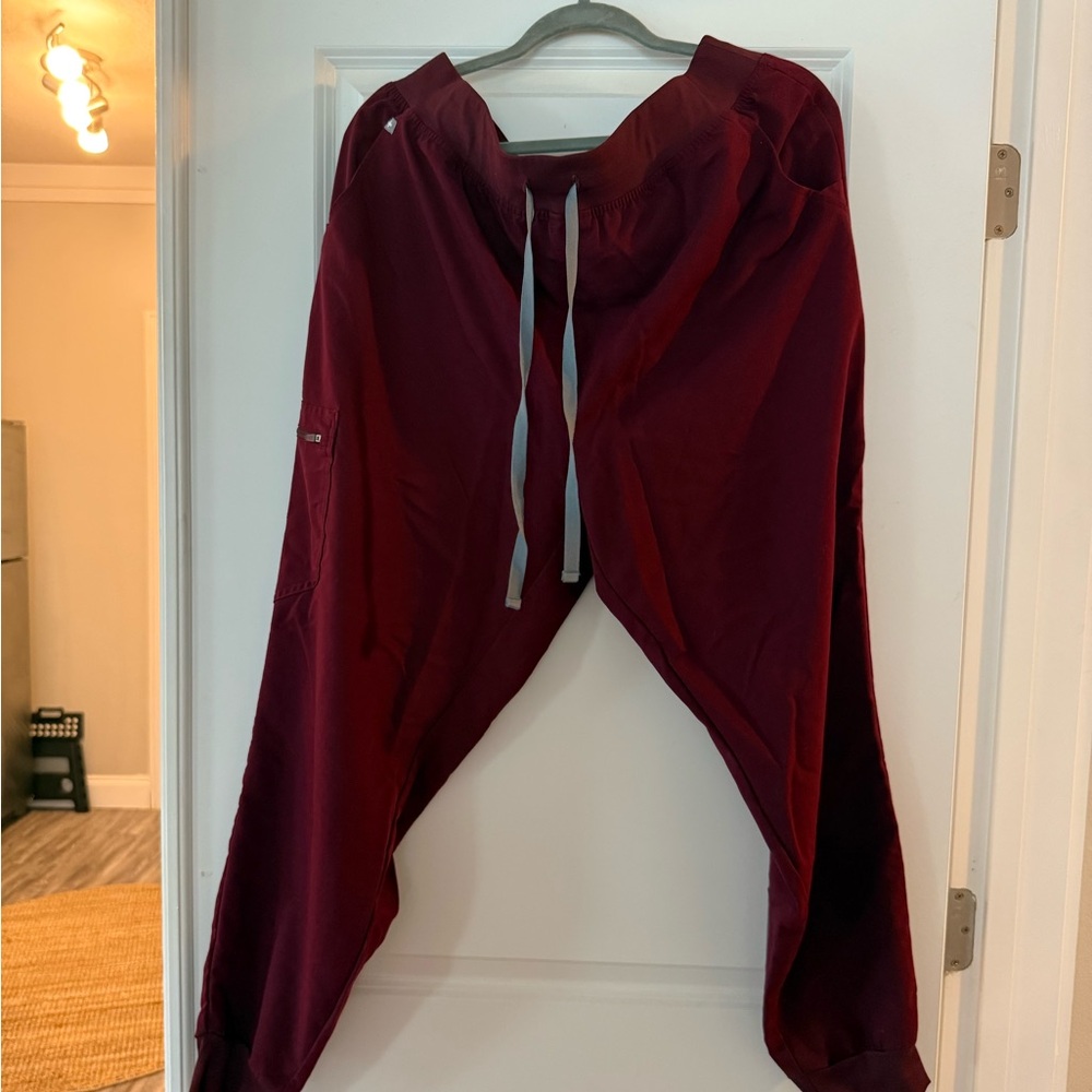 Women’s XXL Figs High Waisted Zamora Joggers in Maroon